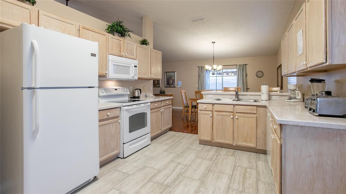 7802 LAUREL OAK LANE — photo 12 of 25