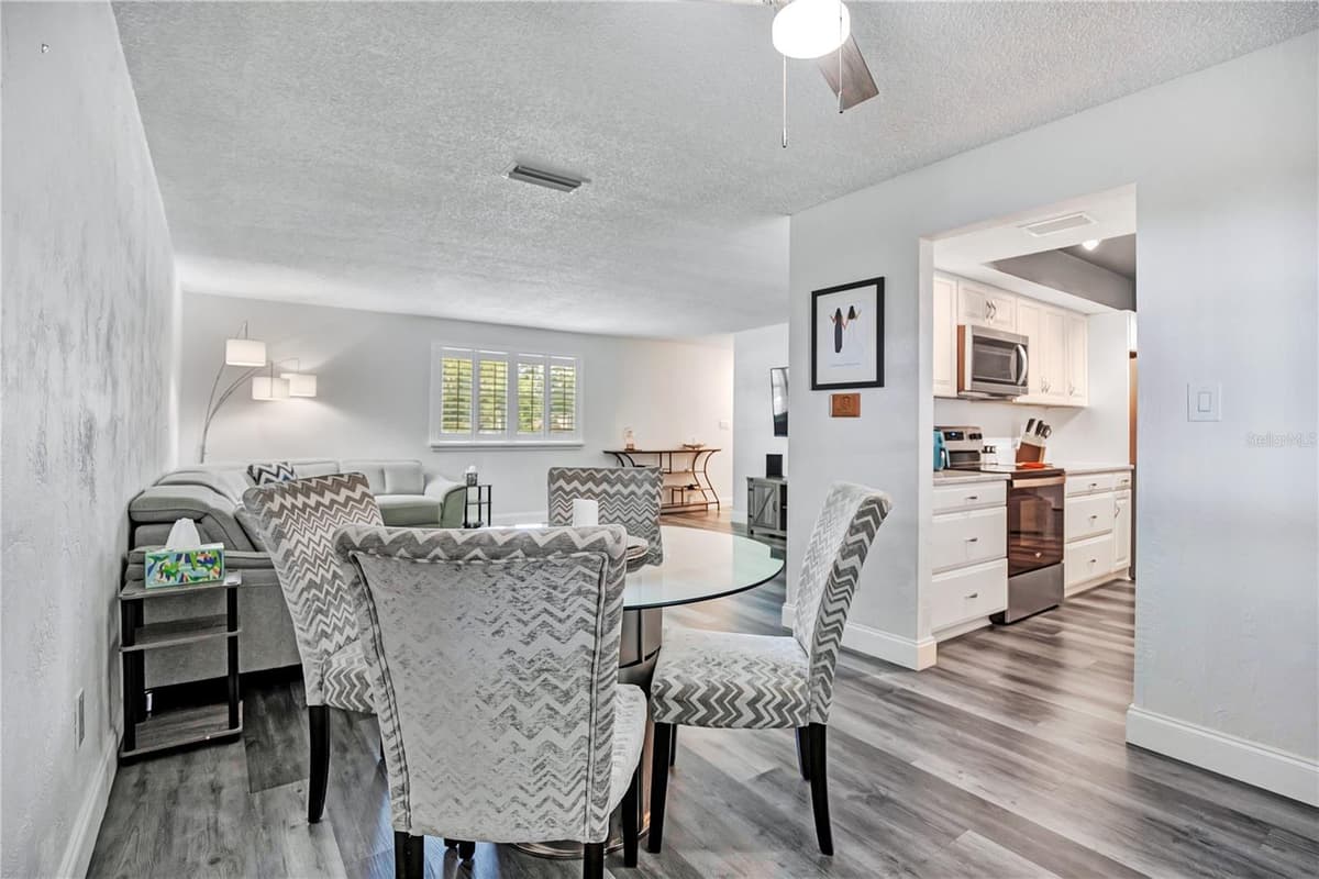 944 BENTWOOD LANE — photo 7 of 43