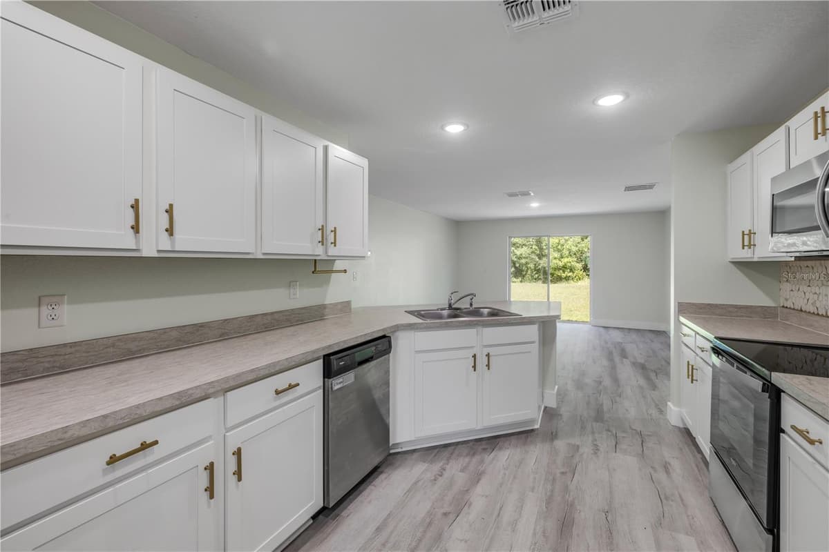 176 PINE GROVE DRIVE — photo 9 of 40