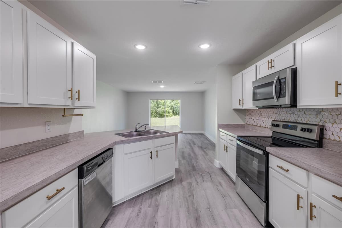 176 PINE GROVE DRIVE — photo 10 of 40