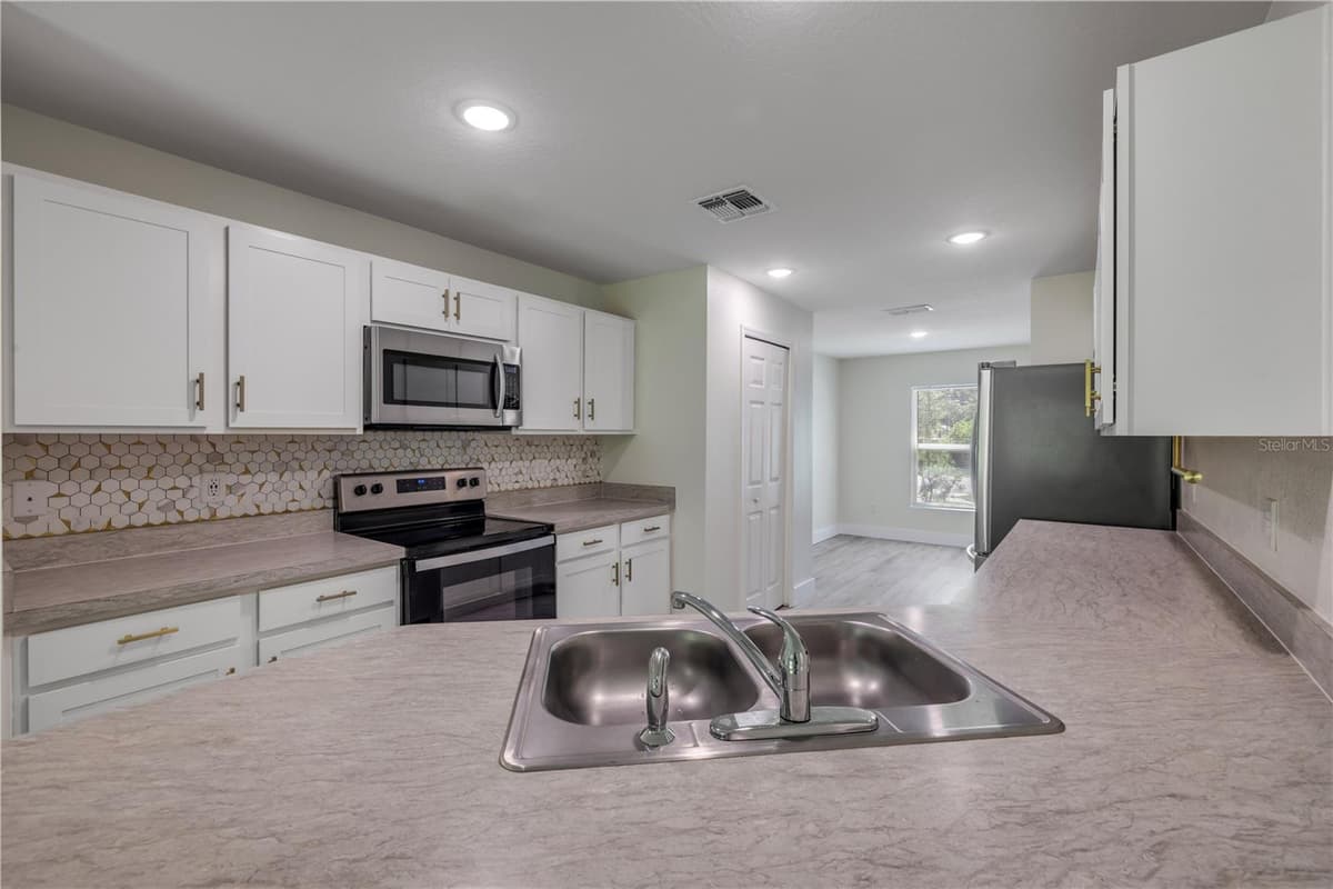 176 PINE GROVE DRIVE — photo 14 of 40