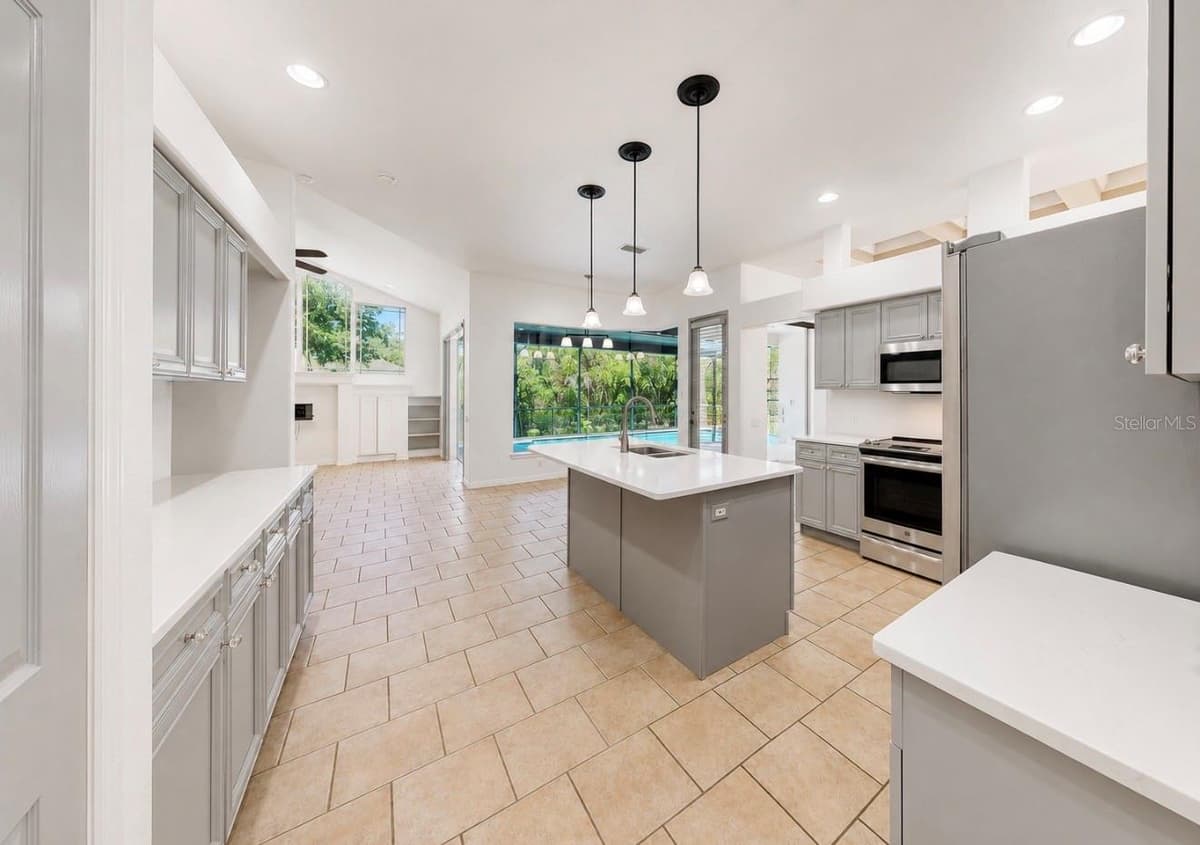 6105 AUDUBON MANOR BOULEVARD — photo 17 of 83