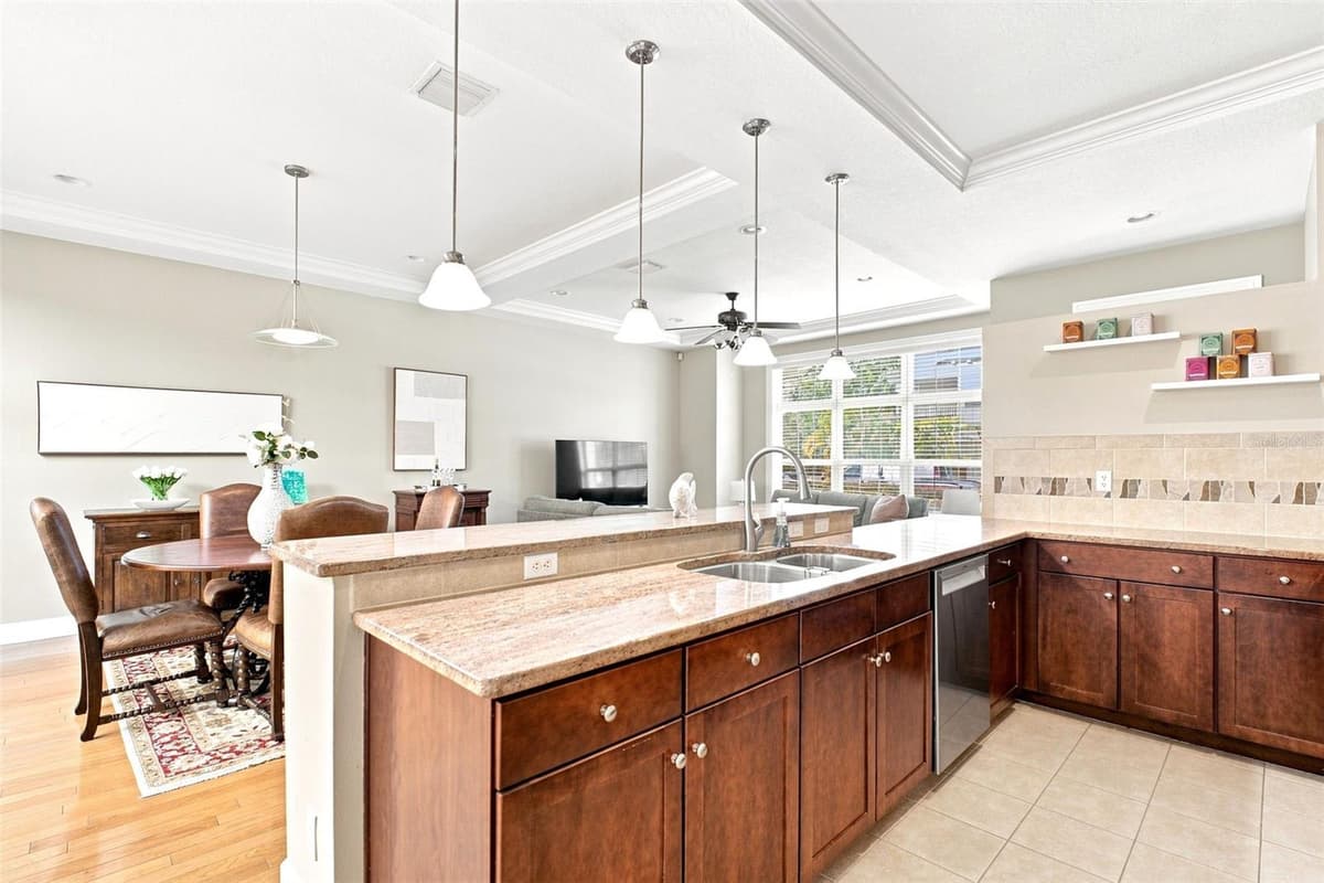 2557 PLATT STREET — photo 10 of 32