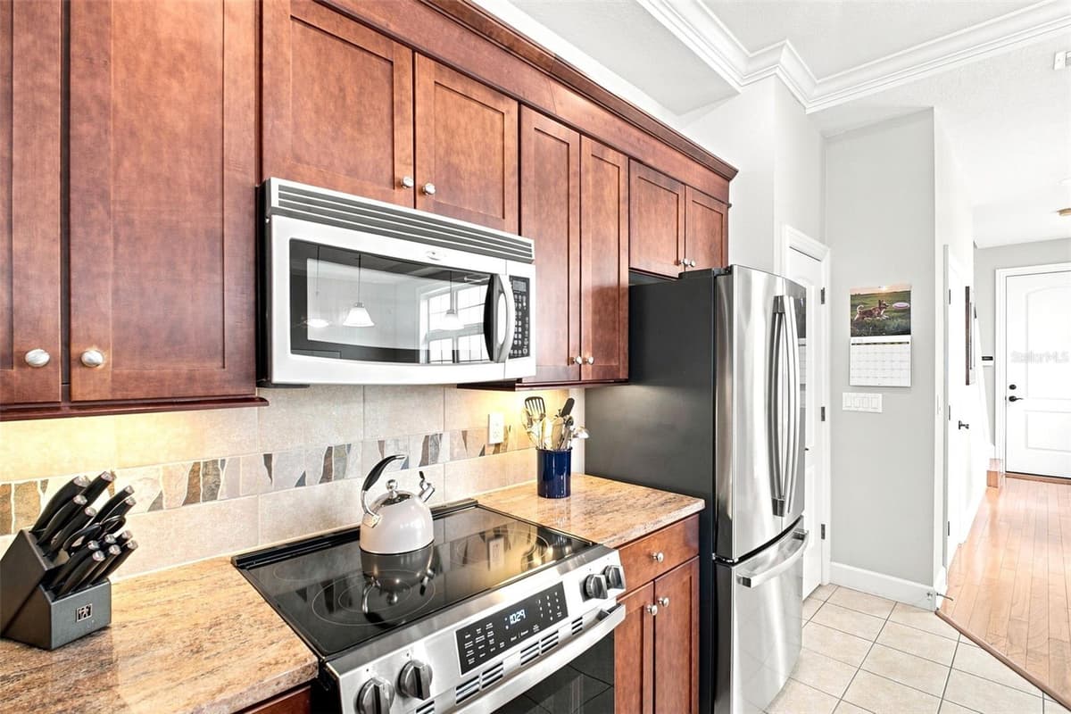2557 PLATT STREET — photo 12 of 32