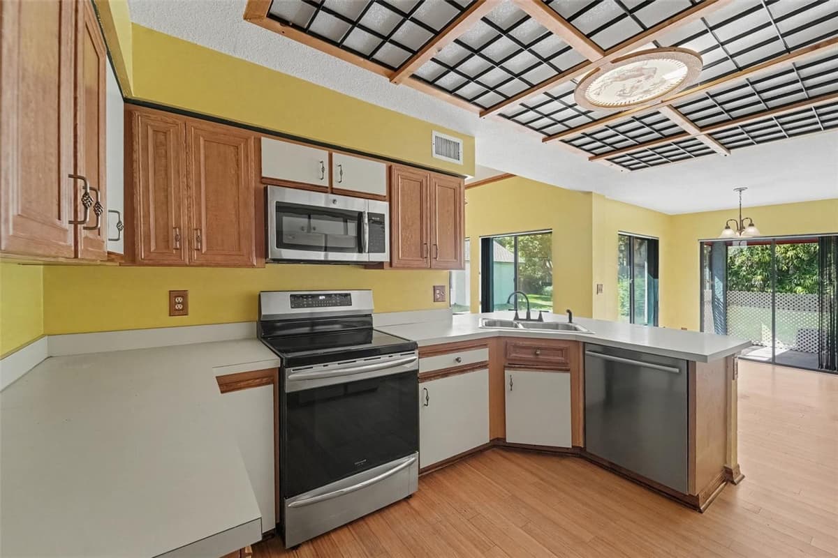 6203 FARTHING STREET — photo 10 of 30
