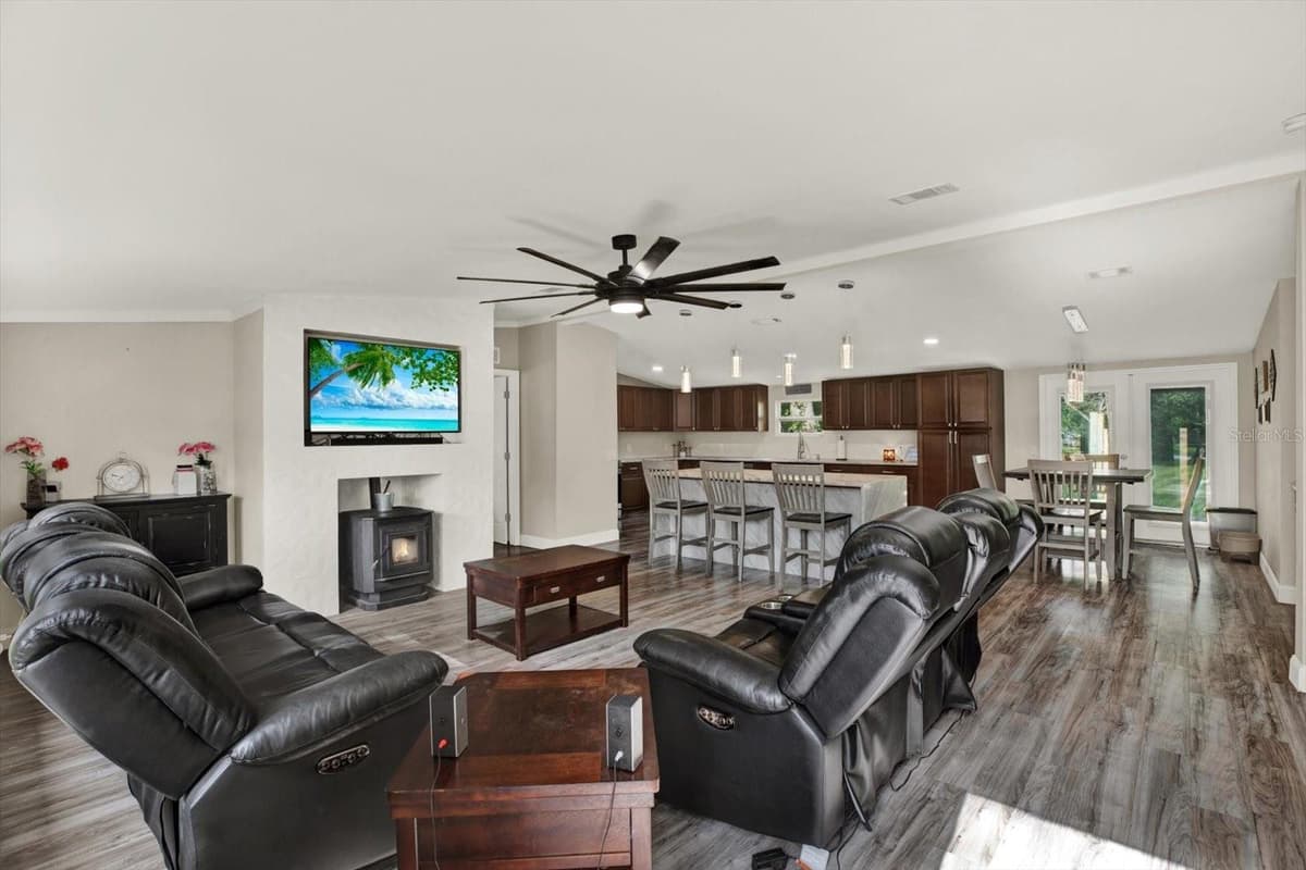 13611 MCINTOSH DRIVE — photo 2 of 35