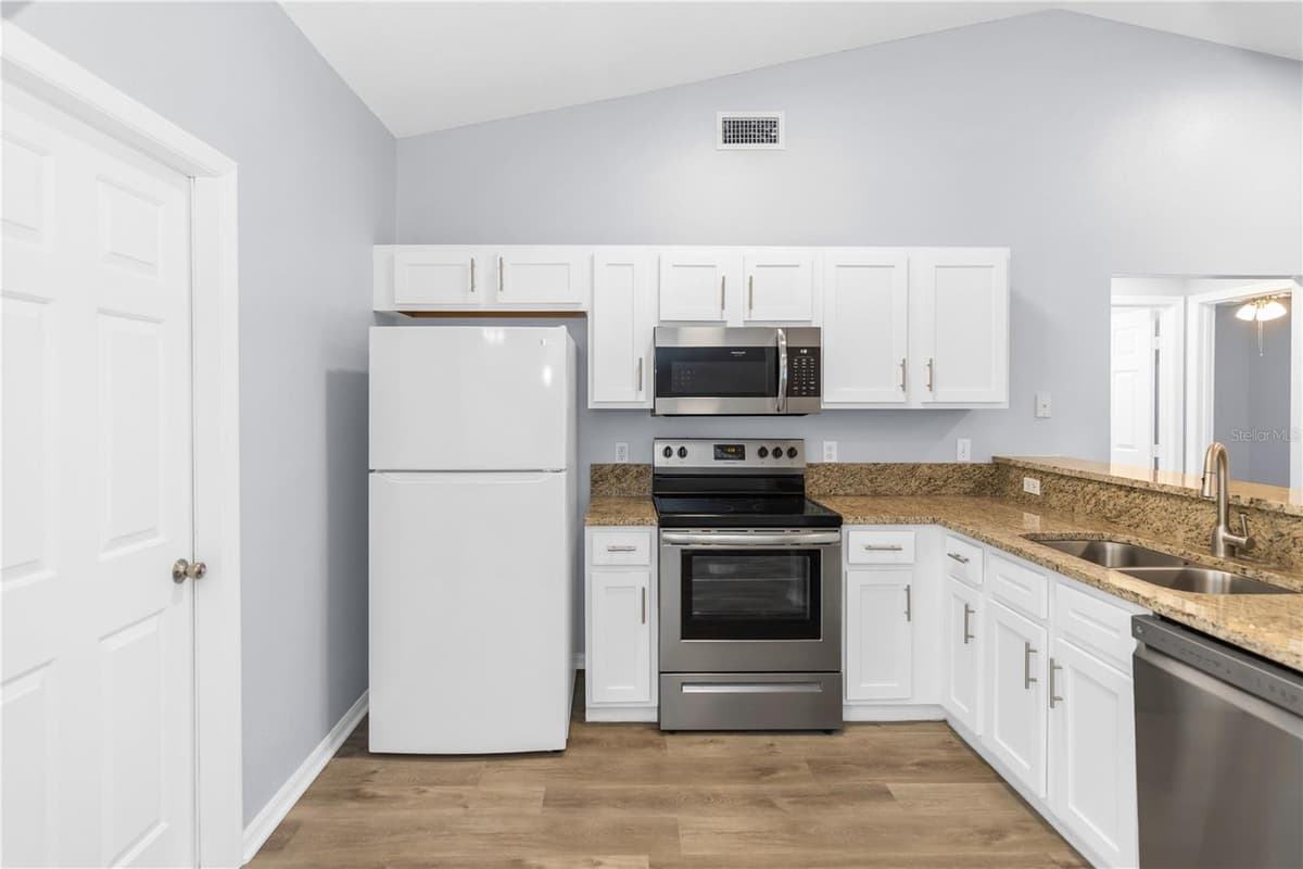 17020 WOODCREST WAY — photo 4 of 30