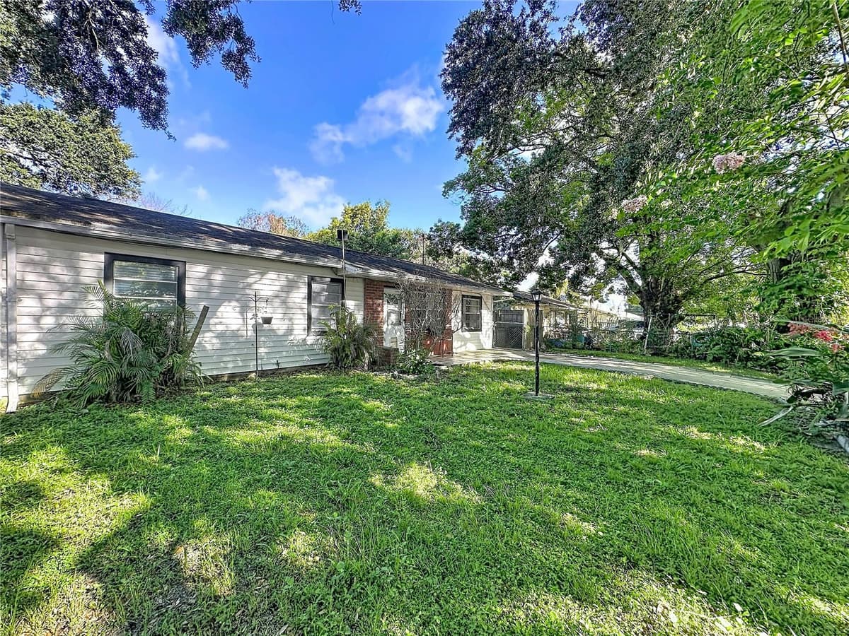1520 OVERDALE STREET — photo 3 of 22