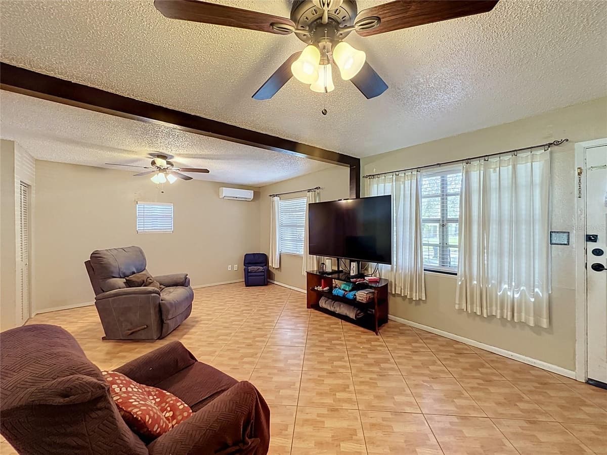 1520 OVERDALE STREET — photo 4 of 22
