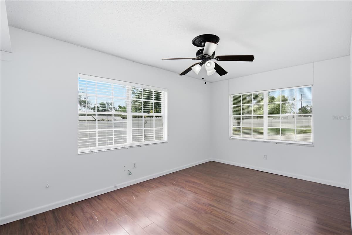 604 ROYAL CREST DRIVE — photo 35 of 56