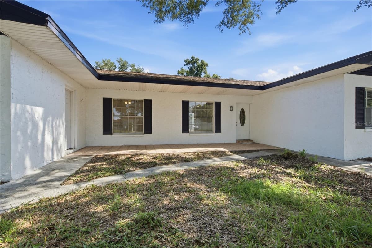 604 ROYAL CREST DRIVE — photo 5 of 56