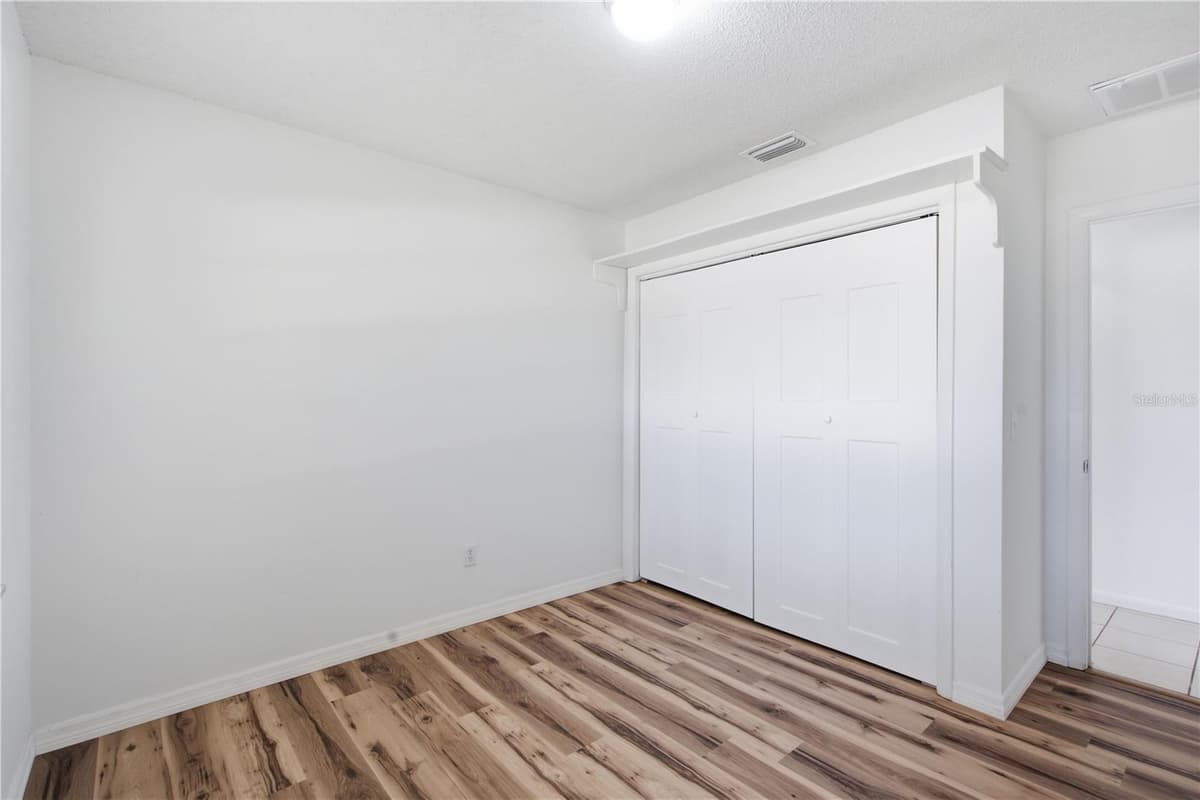 604 ROYAL CREST DRIVE — photo 33 of 56