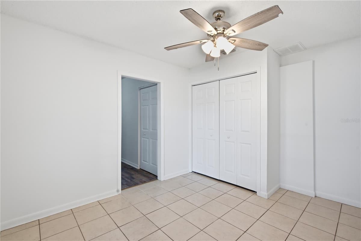 604 ROYAL CREST DRIVE — photo 13 of 56