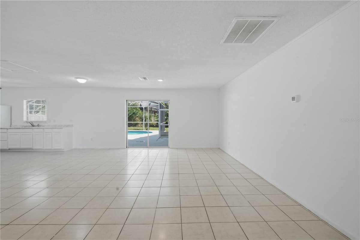 604 ROYAL CREST DRIVE — photo 7 of 56