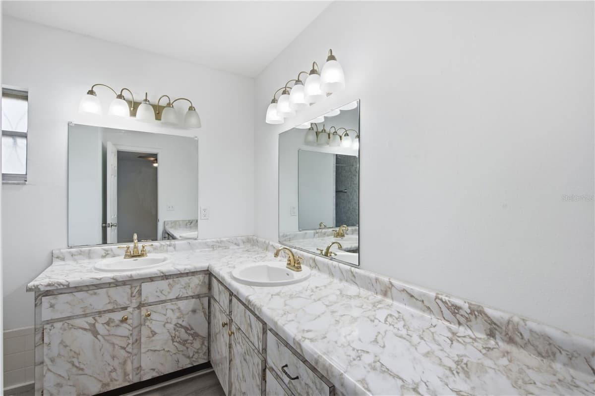 604 ROYAL CREST DRIVE — photo 43 of 56