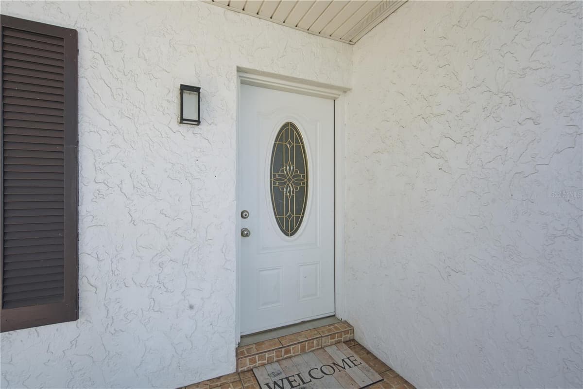 604 ROYAL CREST DRIVE — photo 6 of 56