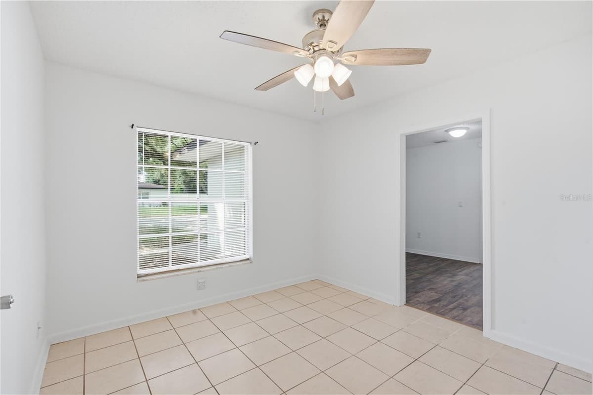604 ROYAL CREST DRIVE — photo 12 of 56