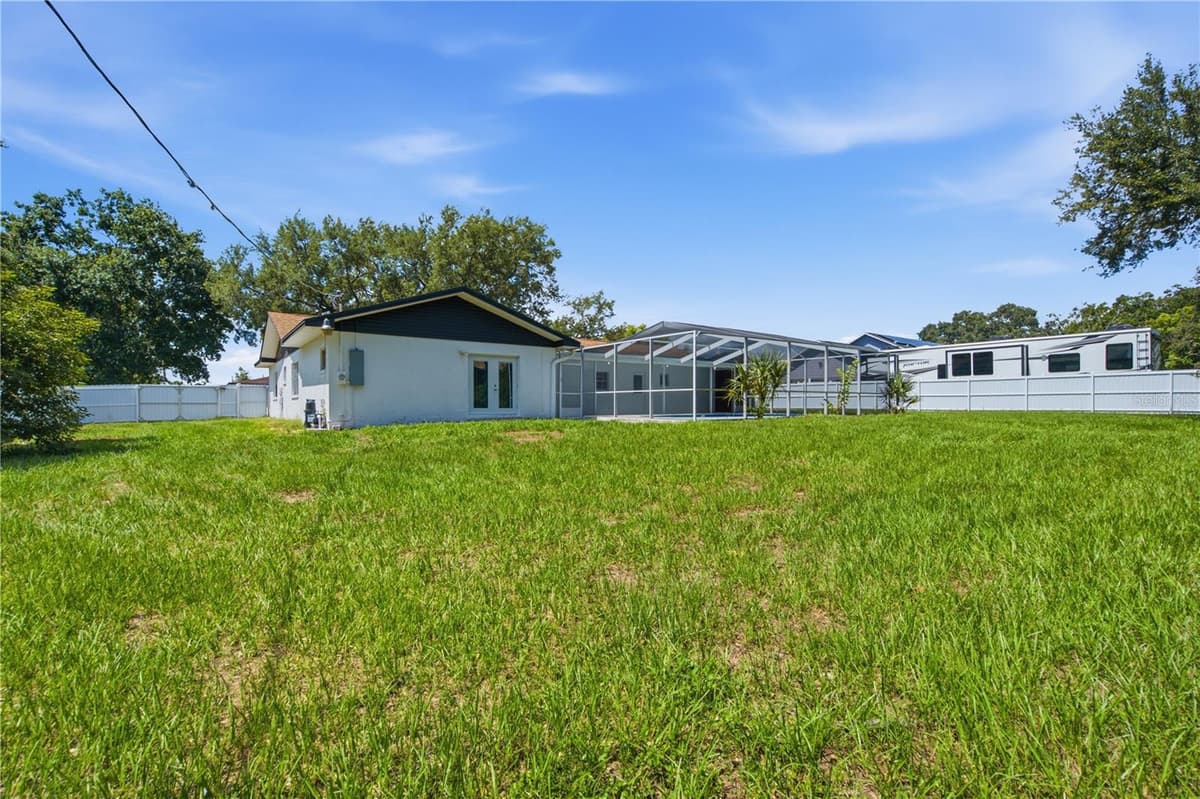604 ROYAL CREST DRIVE — photo 47 of 56