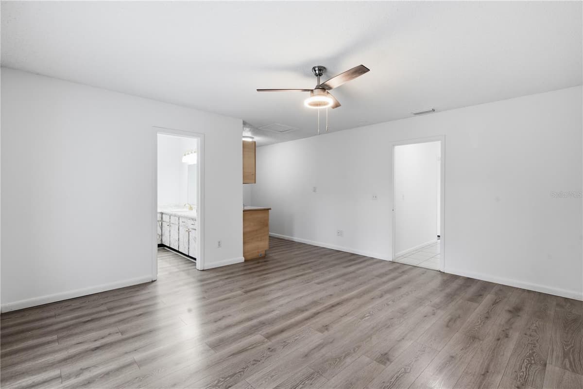604 ROYAL CREST DRIVE — photo 40 of 56