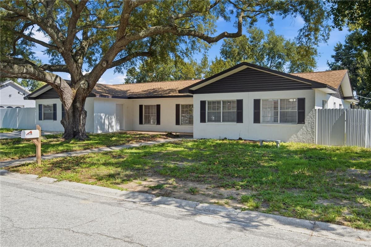 604 ROYAL CREST DRIVE — photo 3 of 56