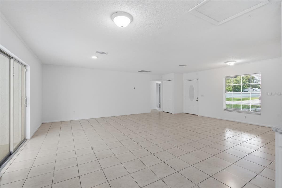 604 ROYAL CREST DRIVE — photo 10 of 56
