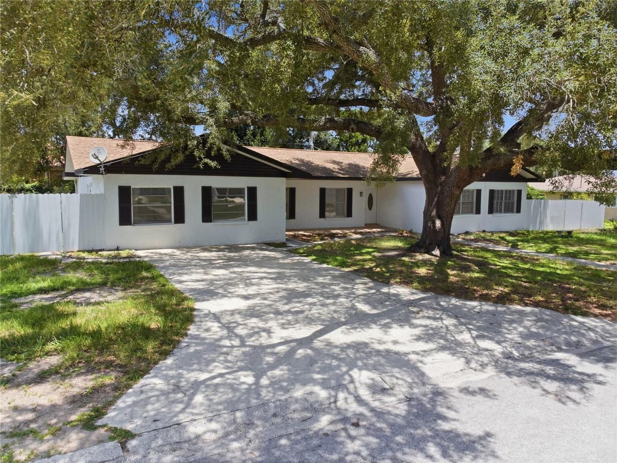 604 ROYAL CREST DRIVE — photo 51 of 56