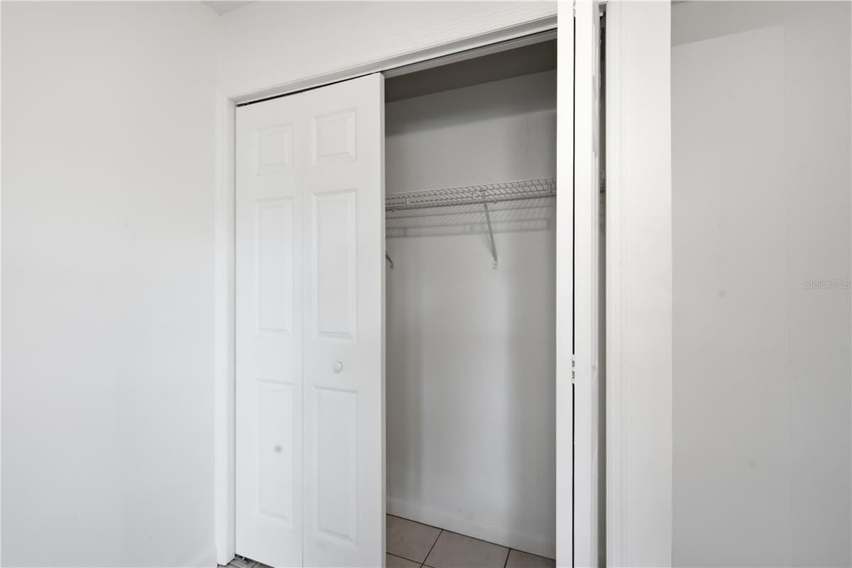 604 ROYAL CREST DRIVE — photo 14 of 56