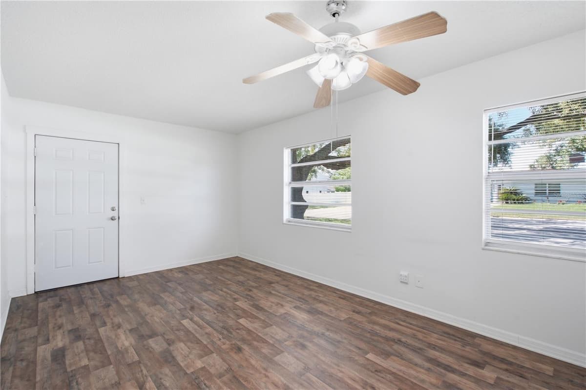 604 ROYAL CREST DRIVE — photo 18 of 56