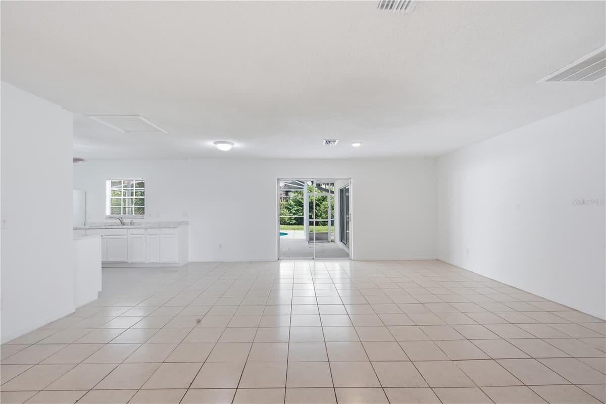 604 ROYAL CREST DRIVE — photo 9 of 56