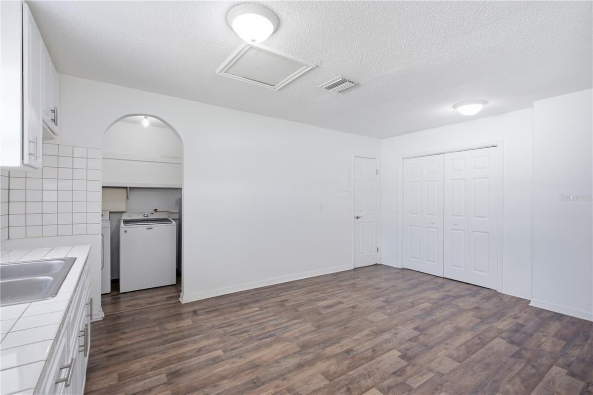 604 ROYAL CREST DRIVE — photo 25 of 56