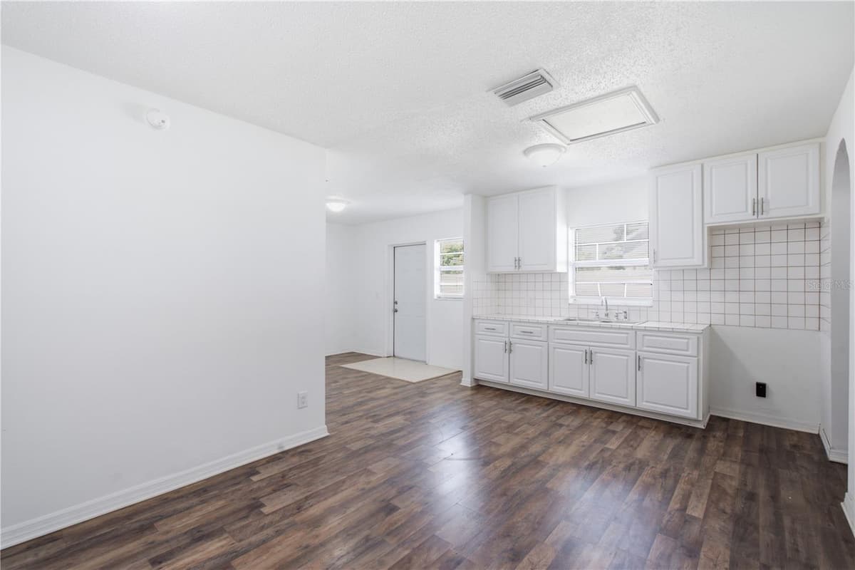 604 ROYAL CREST DRIVE — photo 26 of 56