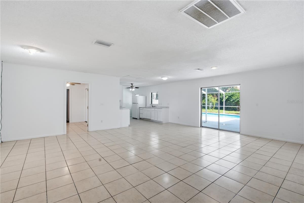 604 ROYAL CREST DRIVE — photo 8 of 56