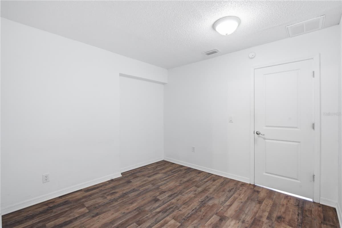 604 ROYAL CREST DRIVE — photo 15 of 56