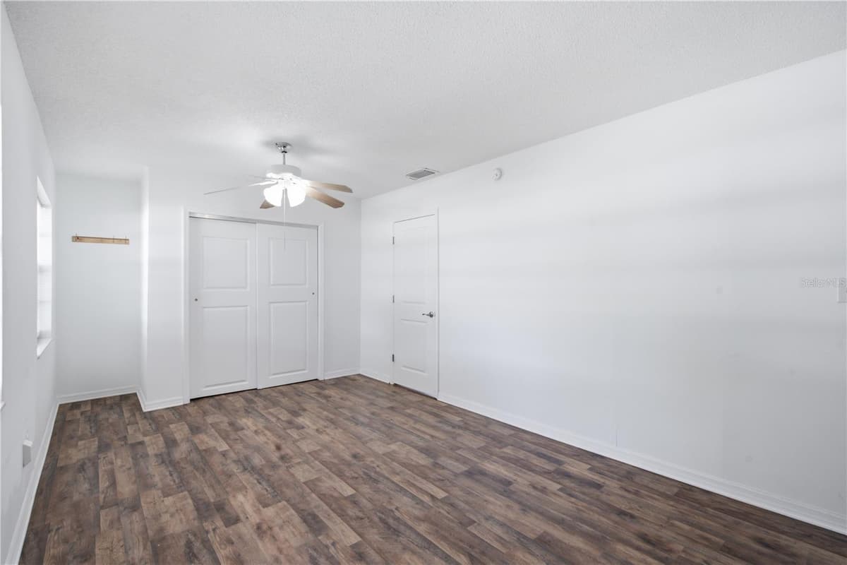 604 ROYAL CREST DRIVE — photo 20 of 56