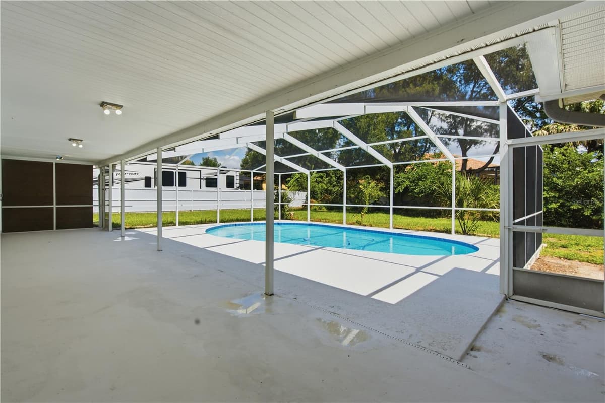 604 ROYAL CREST DRIVE — photo 44 of 56