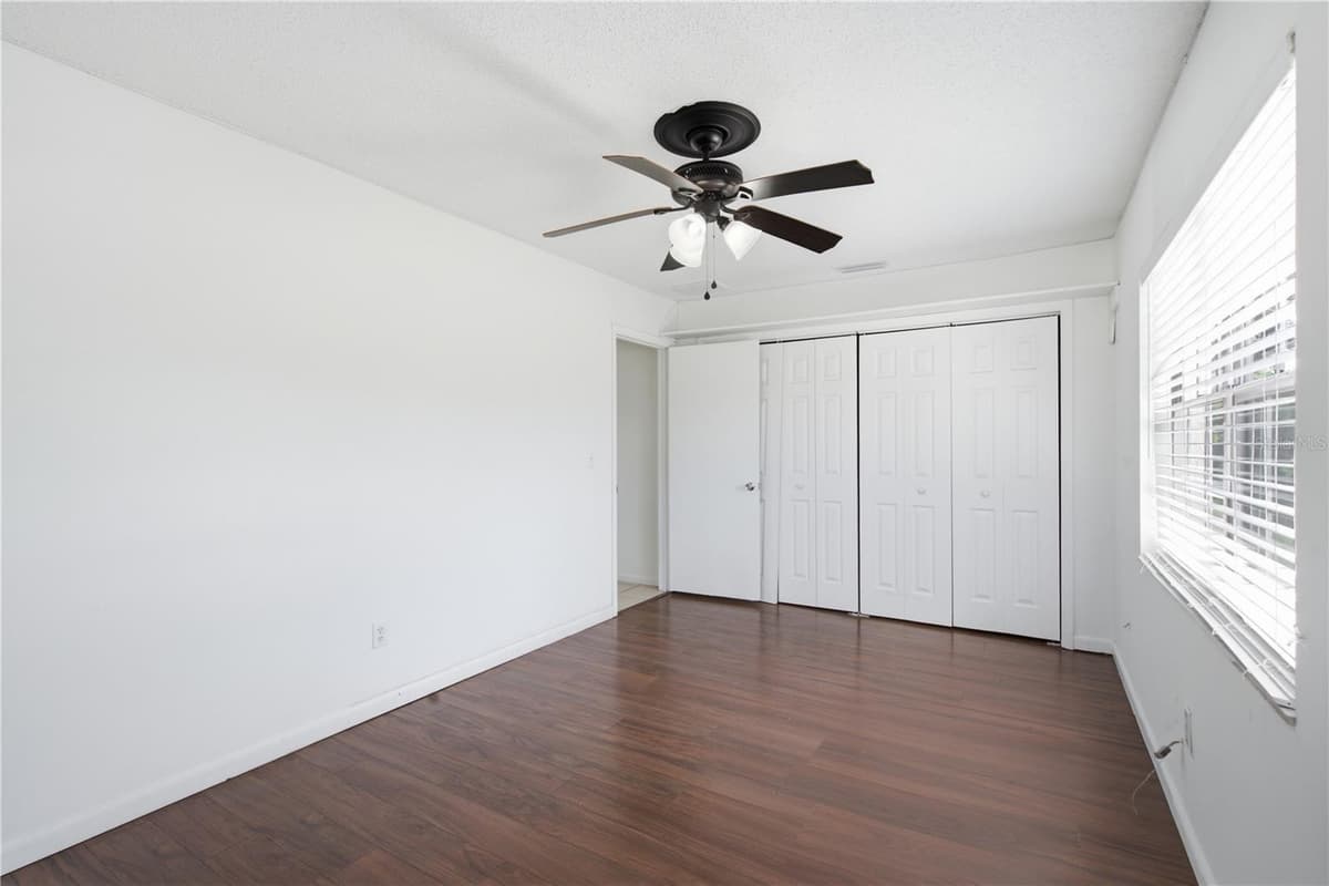 604 ROYAL CREST DRIVE — photo 36 of 56