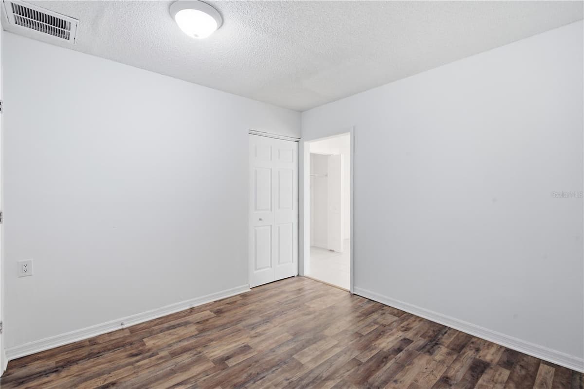 604 ROYAL CREST DRIVE — photo 16 of 56