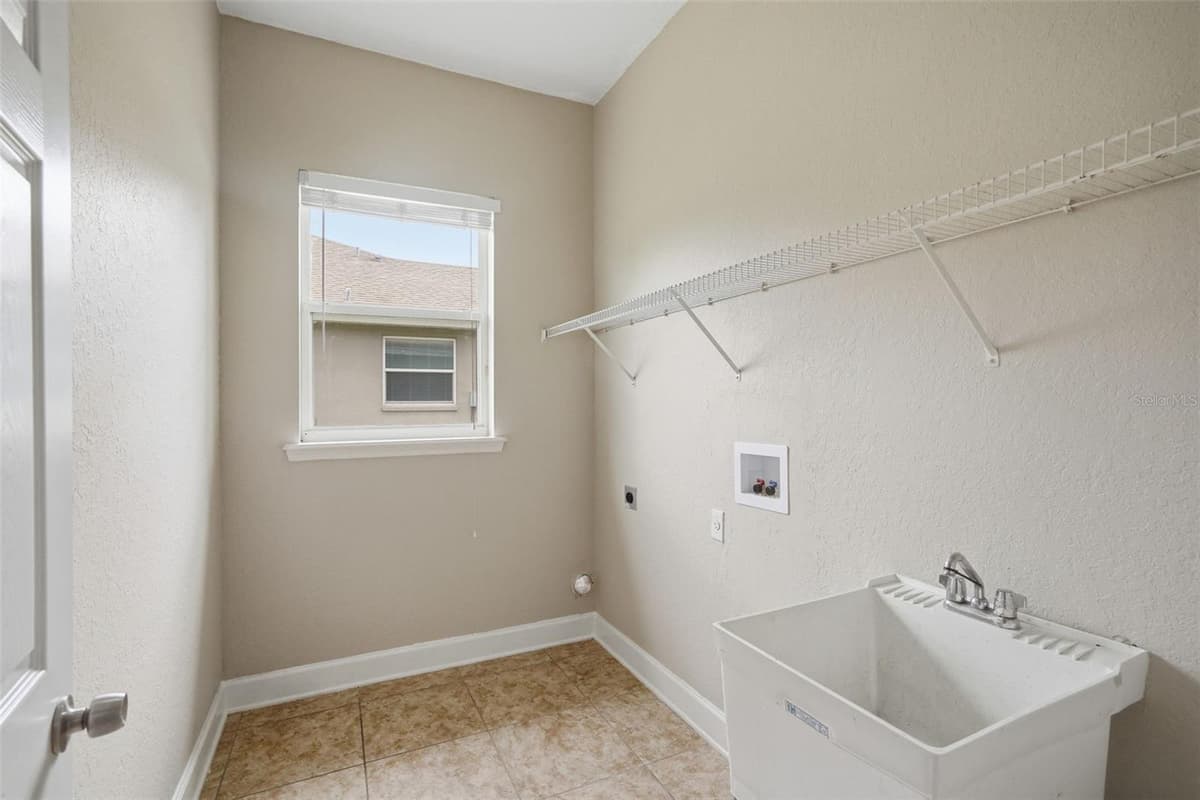 200 LAKE ARIETTA COURT — photo 38 of 48