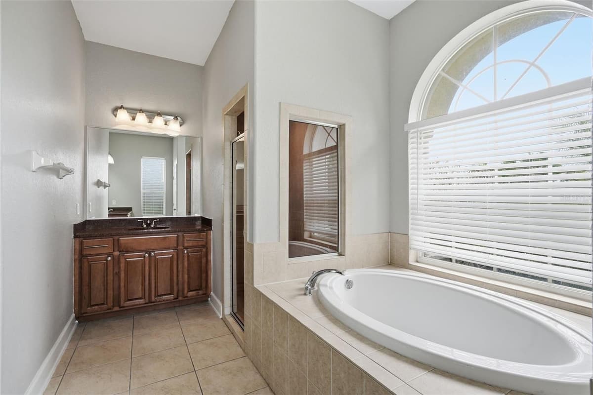200 LAKE ARIETTA COURT — photo 32 of 48