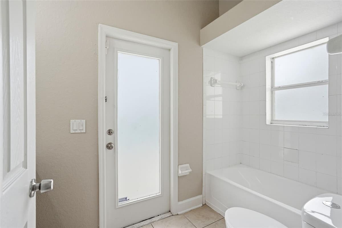 200 LAKE ARIETTA COURT — photo 34 of 48