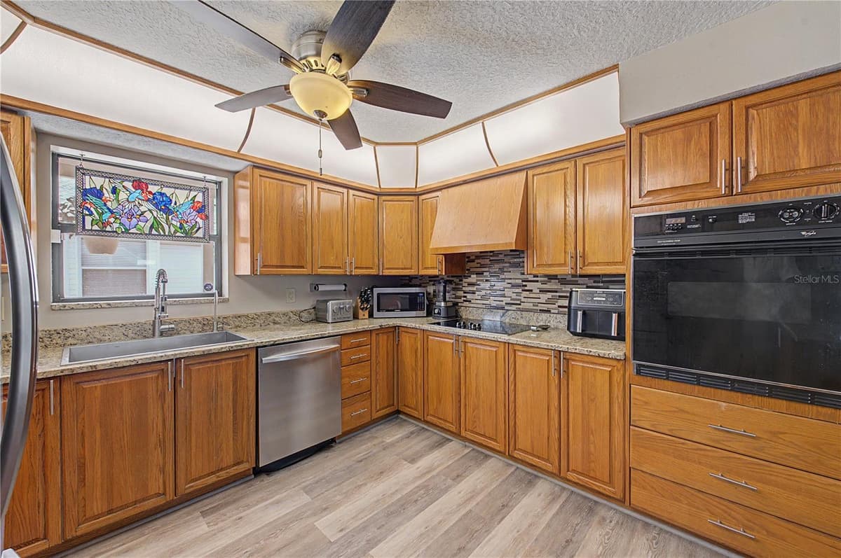 13337 SUSAN DRIVE — photo 17 of 68