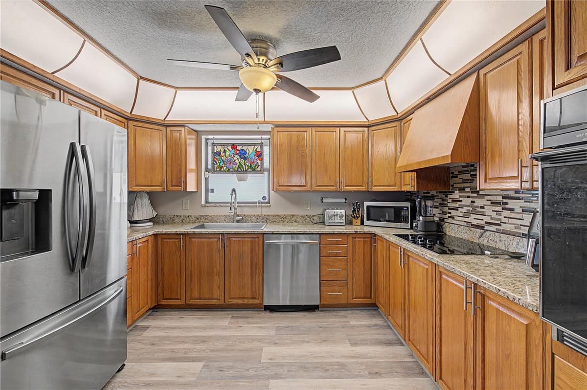 13337 SUSAN DRIVE — photo 19 of 68
