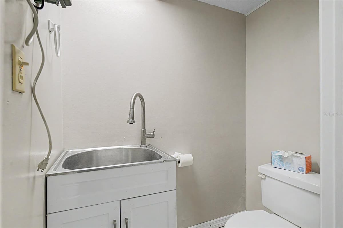 13337 SUSAN DRIVE — photo 47 of 68