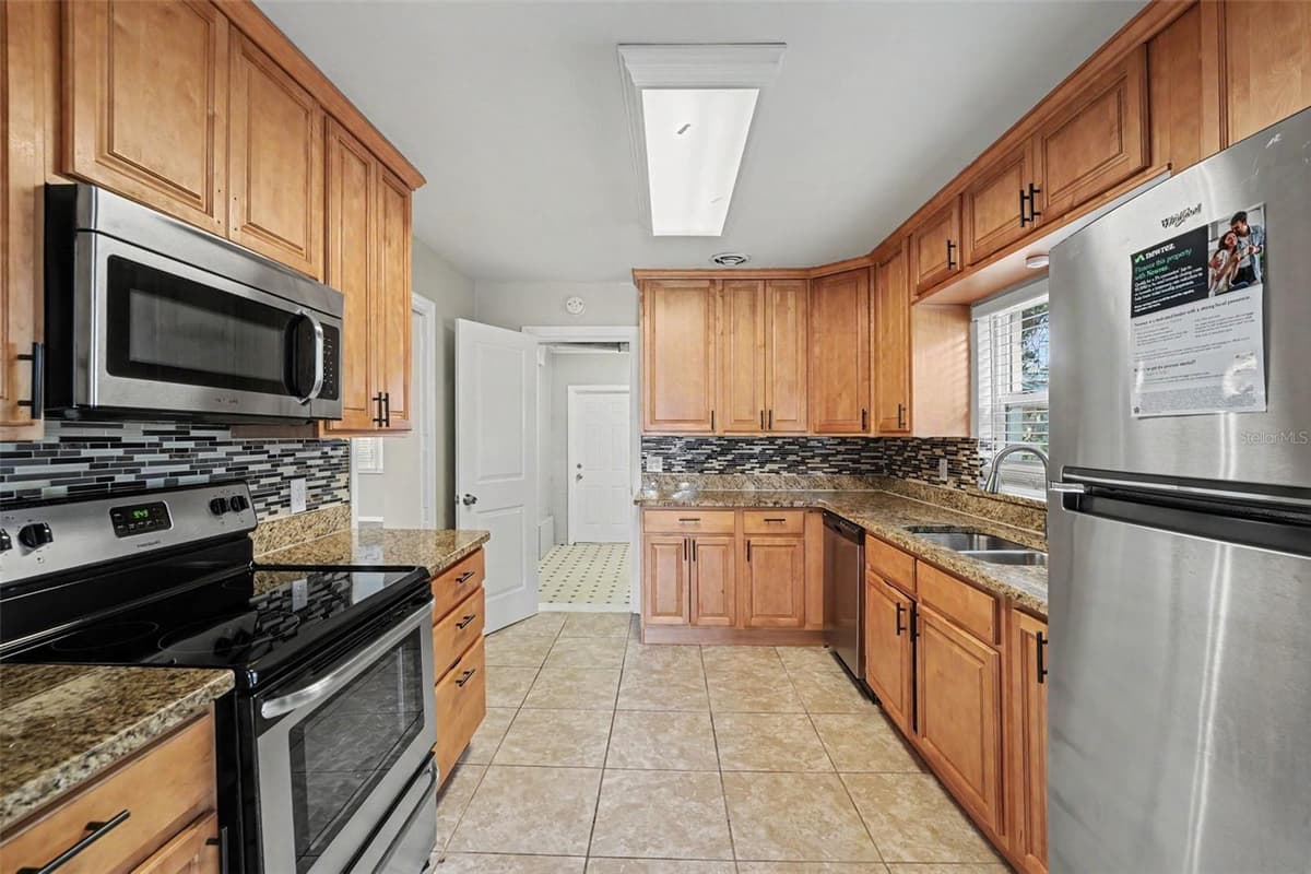 2935 WOODLAND HILLS AVENUE — photo 6 of 15