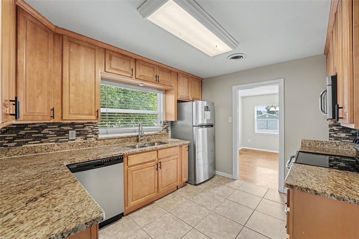 2935 WOODLAND HILLS AVENUE — photo 7 of 15