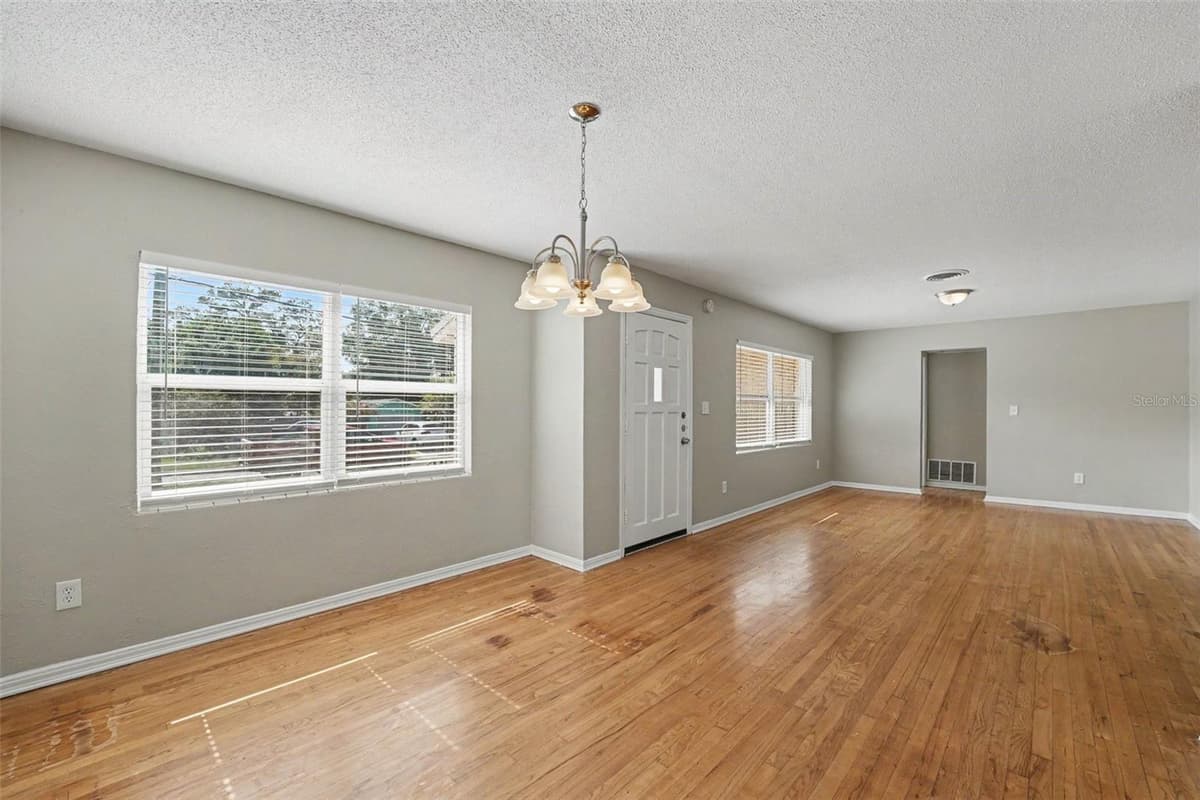 2935 WOODLAND HILLS AVENUE — photo 2 of 15