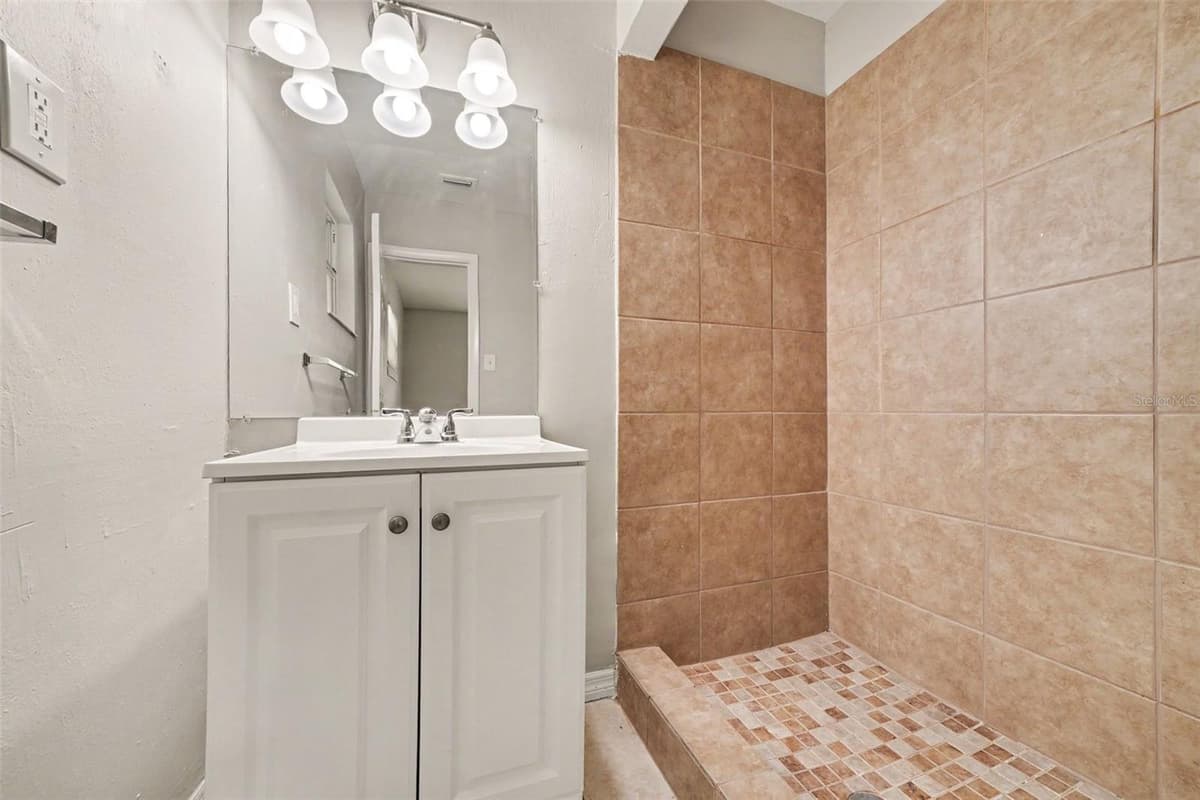 1895 IVEY LANE — photo 13 of 15