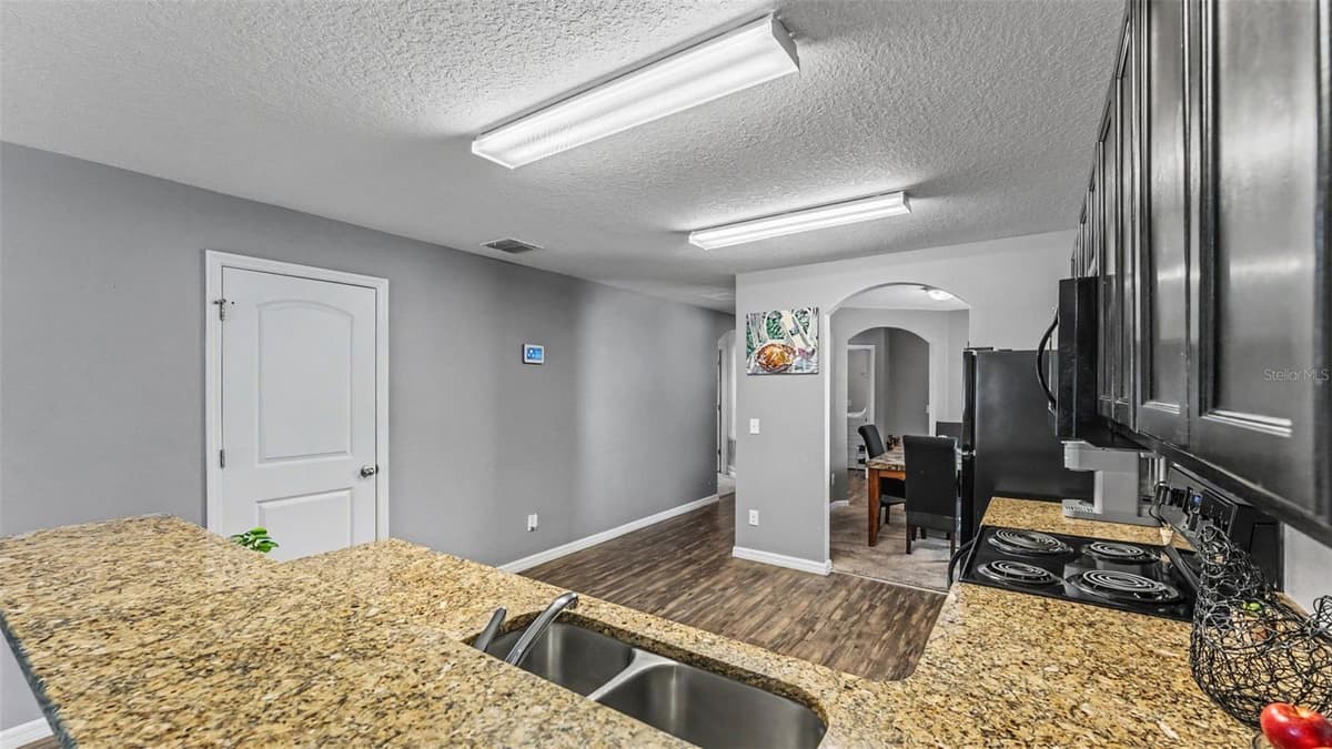 6302 MANITOBA DRIVE — photo 14 of 41