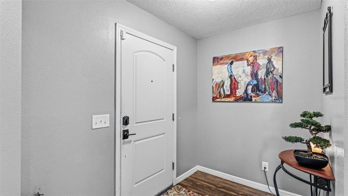 6302 MANITOBA DRIVE — photo 6 of 41