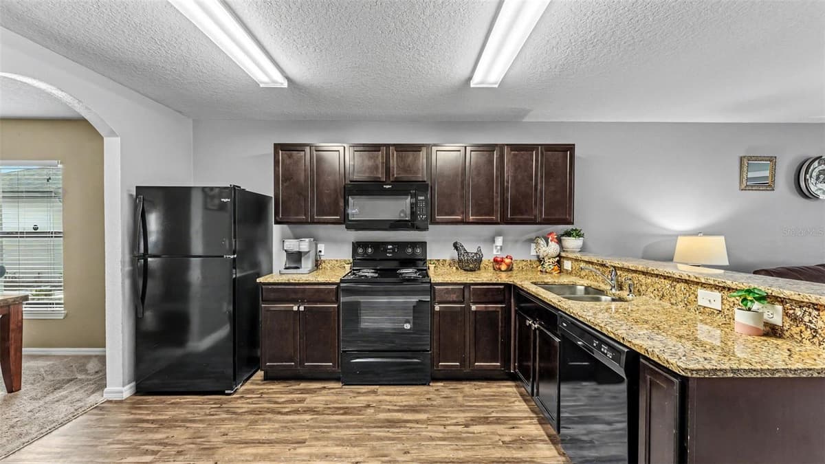 6302 MANITOBA DRIVE — photo 11 of 41